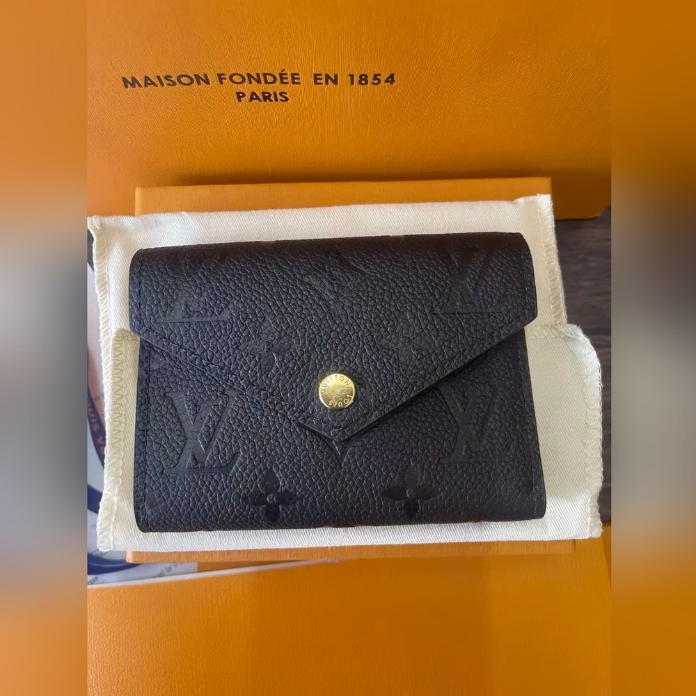 Louis Vuitton Victorine Wallet - Picture 2 of 11